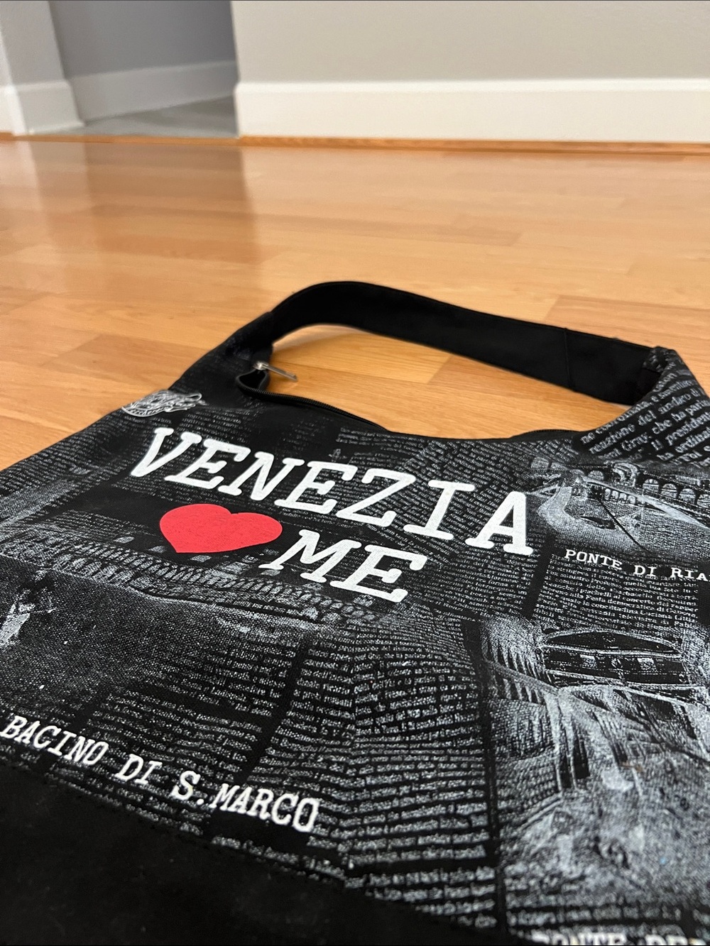 Venezia Heart Graphic Black Tote Bag - Picture 3 of 6